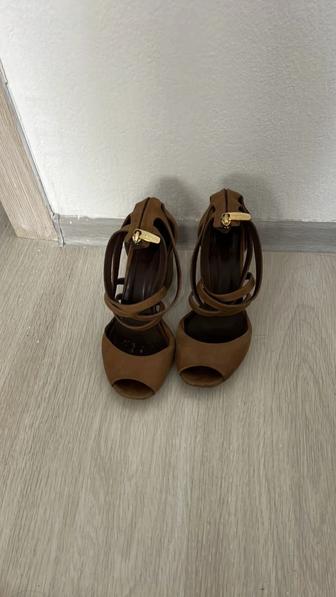Итальянский обувь коричневого цвета