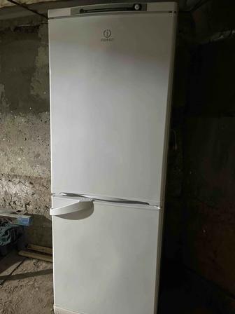 Продам холодильник в хорошем рабочем состоянии!!!
