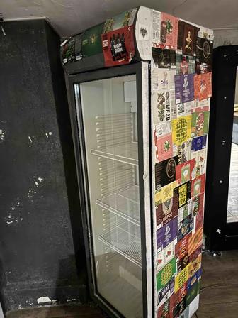 Продается витринный холодильник