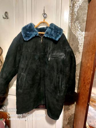 Советская большего размера.Овчинная Куртка черного цвета . Качественные