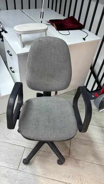 Продам кресло офисное, компьютерное кресло