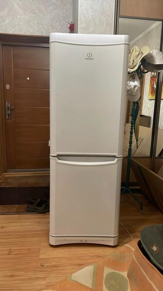 Холодильник бу Индезит двухкамерный