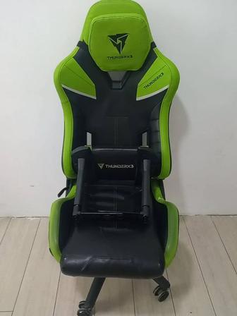 Игровое кресло thunder x3