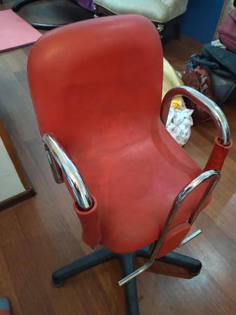 Парикмахерское кресло