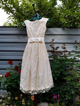 Продам срочно атласное платье в ретро стиле 60 Одри Хепбёрн