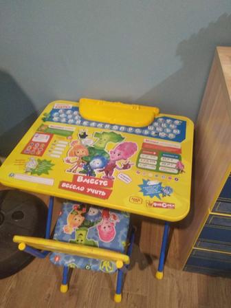 Продается детский стол со стульчиком