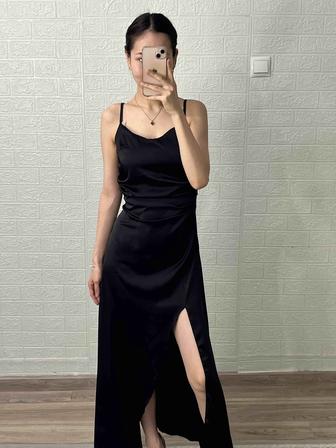 Чёрное платье атласное