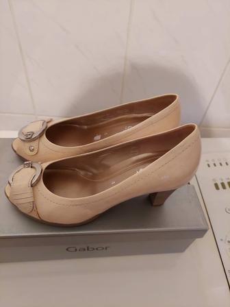 Новые женские белые туфли фирмы Gabor