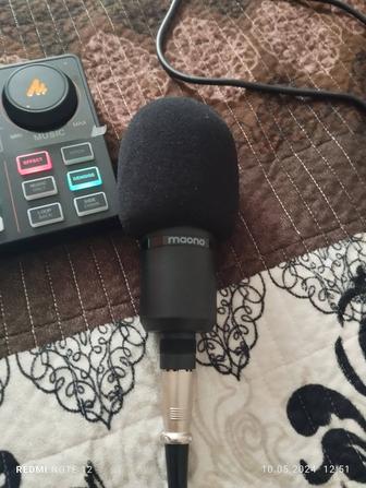 Пуль Maono с микрофоном