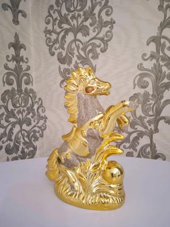 Лошадь статуэтка золотая