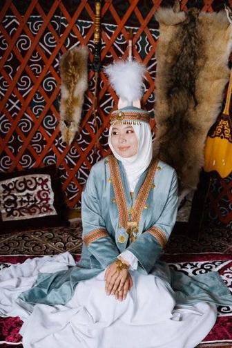 Темно-бирюзовый женский национальный этно-костюм на прокат в Алматы