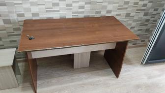 Продам коричневый стол