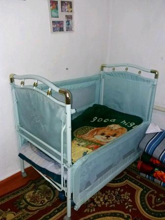 Кроватку с колыбелькой