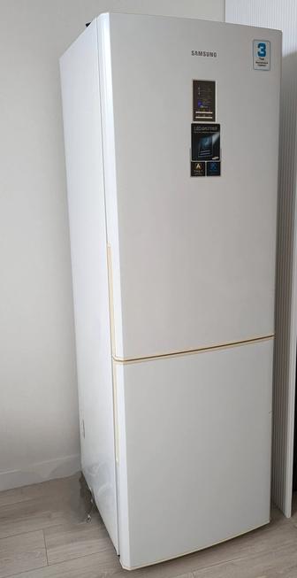 Холодильник Samsung RL-34 ECSW белый