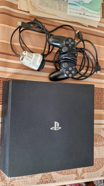 Продам приставку PS4 PRO