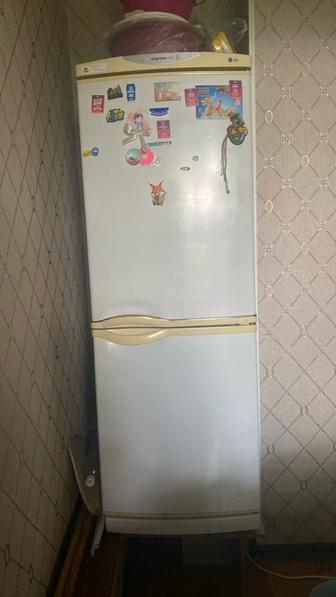 Продается холодилник LG
