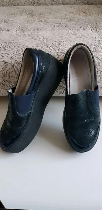 Продам женские кожаные осенние весенние туфли размер 38 - 39