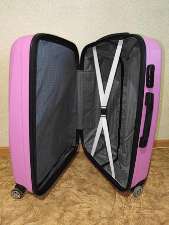 Розовый чемодан большой размер