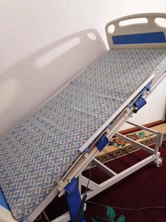 Продам медицинский вертикальный кровать с электрическим пульт управлением