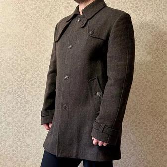Элегантные итальянское мужское пальто, размер XL (54)