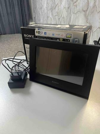 Продам сенсорную цифровую фоторамку Sony DRF-WA700