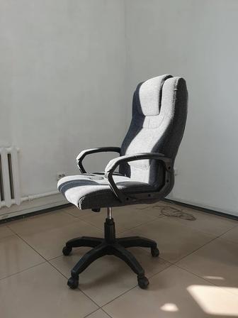 СРЧОНО Продаю кресло в хорошем состоянии плюс оборудование для СММ к нему