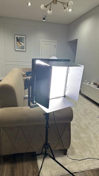 Продам Осветитель светодиодный Godox LED1000Bi II студийный