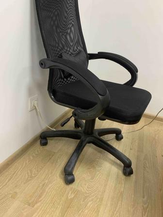 Офисные кресла продам