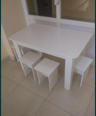 Новый кухынный стол и стуля