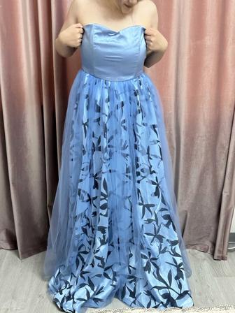 Вечернее платье небесно голубого цвета от Isabel Garcia размер S