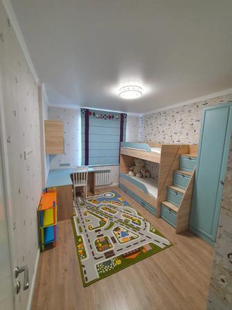 Детский шкаф и двухъярусный кровать