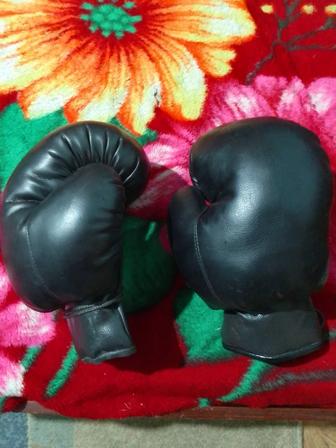 Продаются советские кожаные боксерские перчатки.Раритет, спортивные товары