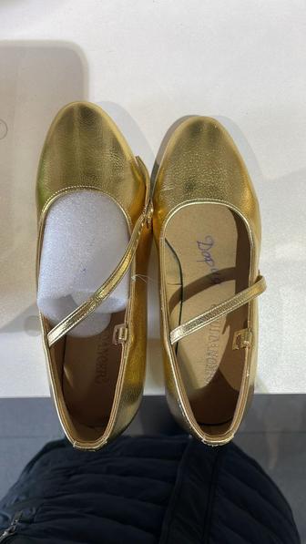 Продаются танцевальные туфли золотистые в отличном состоянии