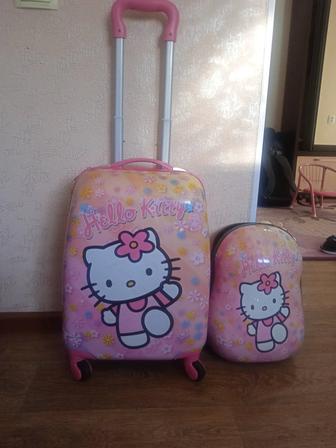 Продам детский чемодан и рюкзат