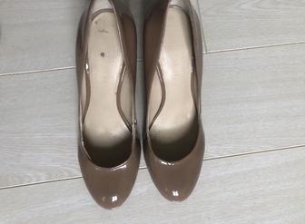 Продам женские туфли Размер: 35 Цвет: темно бежевый