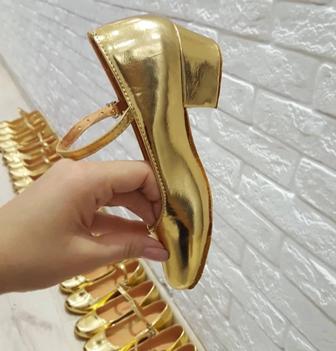 Танцевальные туфли народные золотые