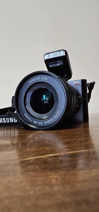Фотоаппарат Samsung NX 200