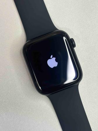 Продаю Apple Watch SE2