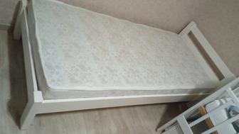 Кровать белая деревянная размер 190 на 86 с матрасом