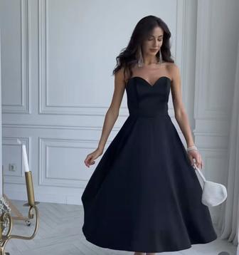 Продам красивое корсетное черное платье