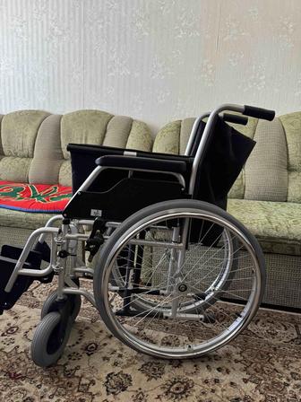 Инвалидная прогулочная кресло коляска MEYRA