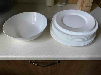 Набор тарелок (5 больших, 6 суповых, 4 маленьких) и салатница
