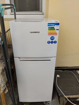 Продам холодильник почти новый пользовалась всего 6/7 месяцев