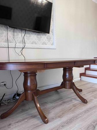 Продается деревянный стол