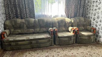 Продам диван с двумя креслами состояние хорошая