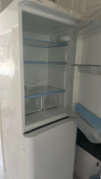 Холодильник индезит 2х камерный б/у